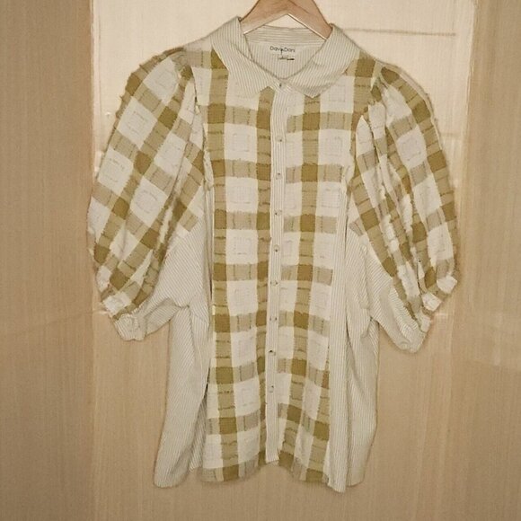 Davi & Dani Tan Textured Patchwork Statement Sleeve Button Down Large - Picture 1 of 7